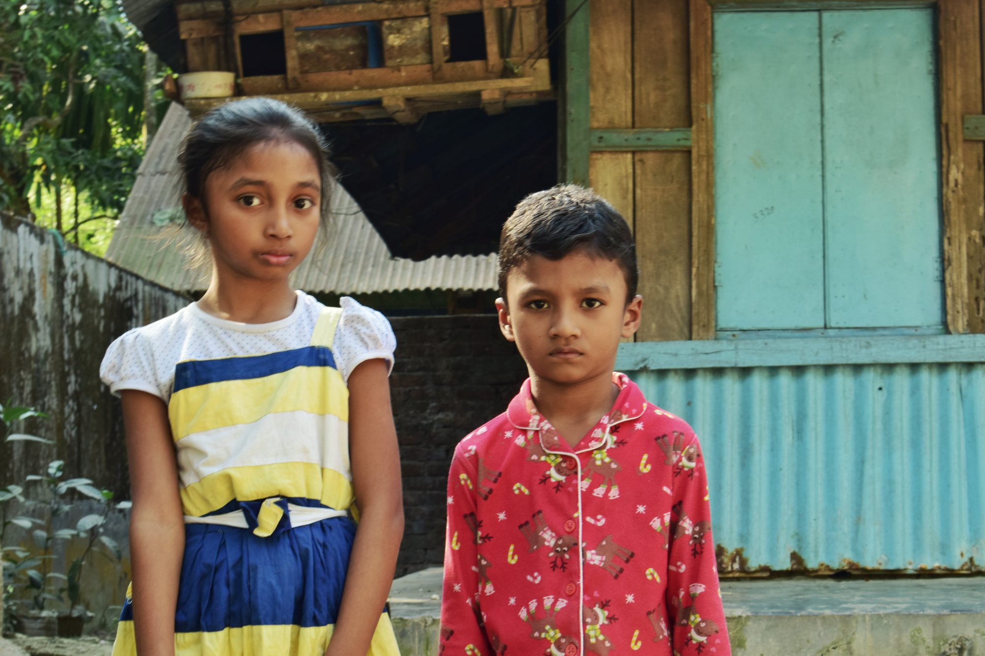 Give A Hand To Kazia Thasin & Thaisbal Haque